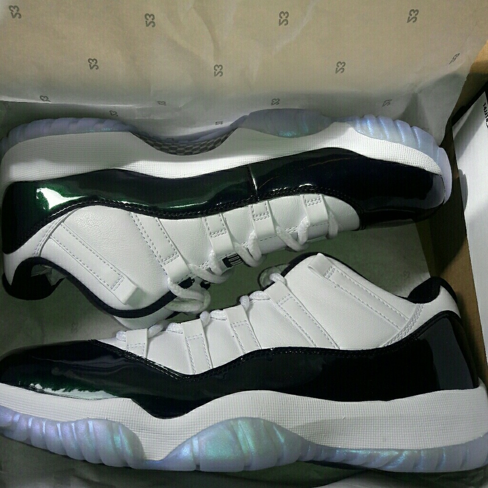 Retro 11 low emerald